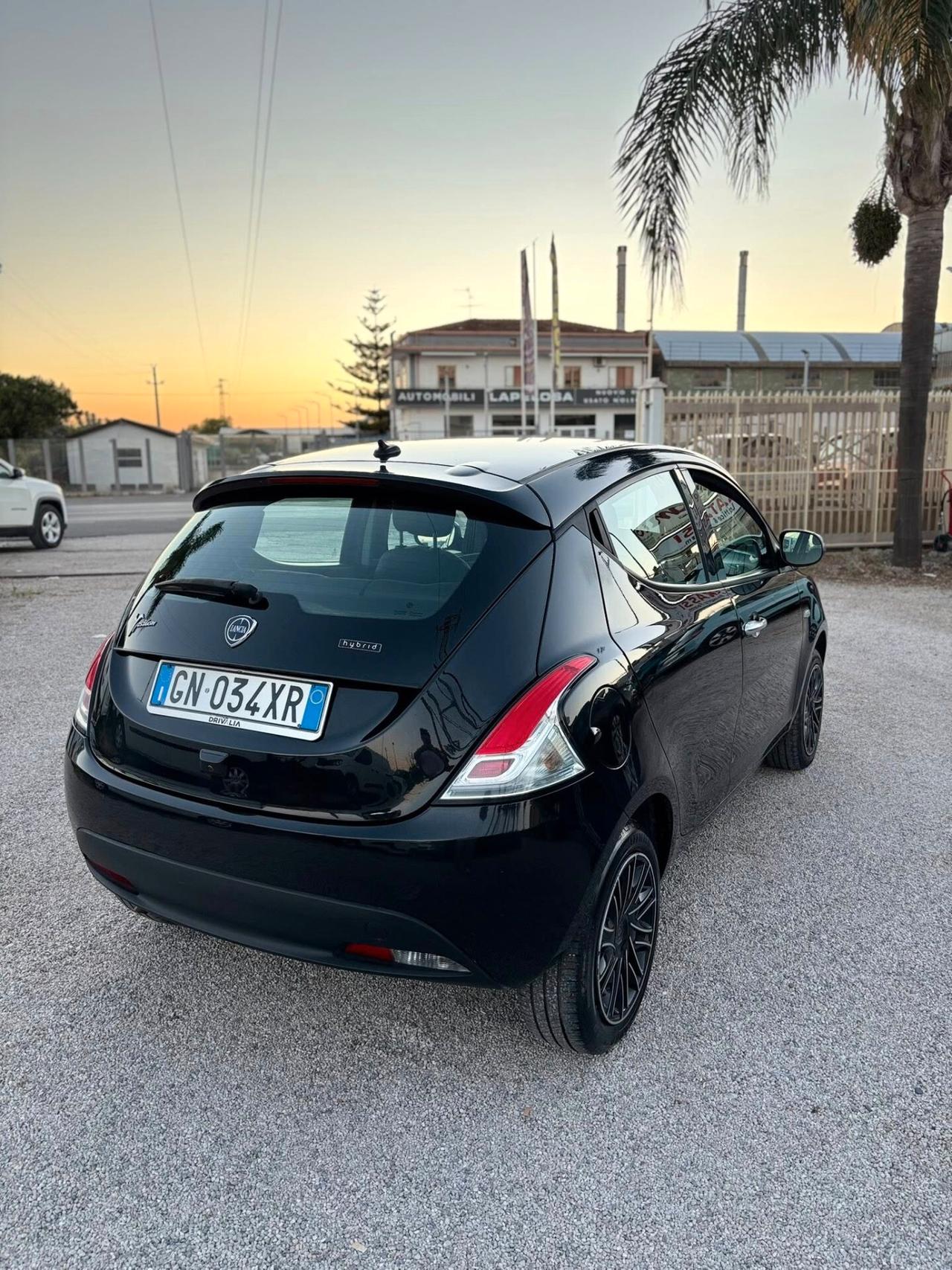 Lancia Ypsilon 1.0 FireFly 5 porte S&S Hybrid Silver Plus