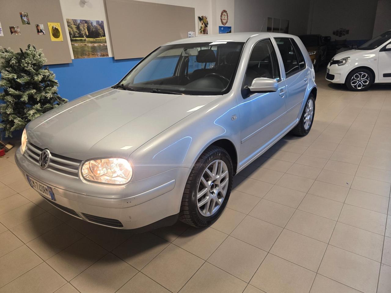 Volkswagen Golf 1.6 16V FSI 3p. Comfortline