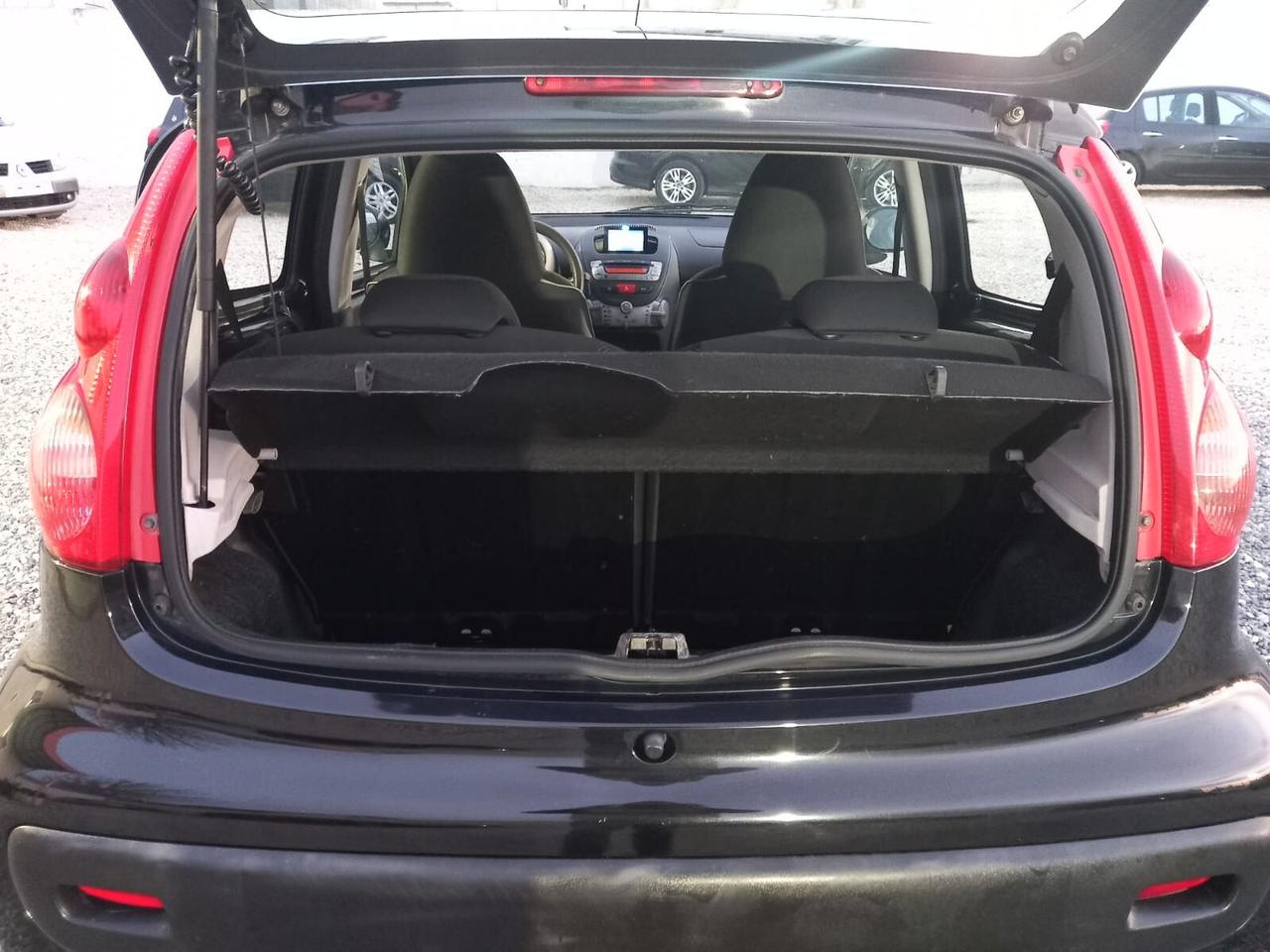 Peugeot 107 1.0 68CV 5p. Sweet Years navigatore