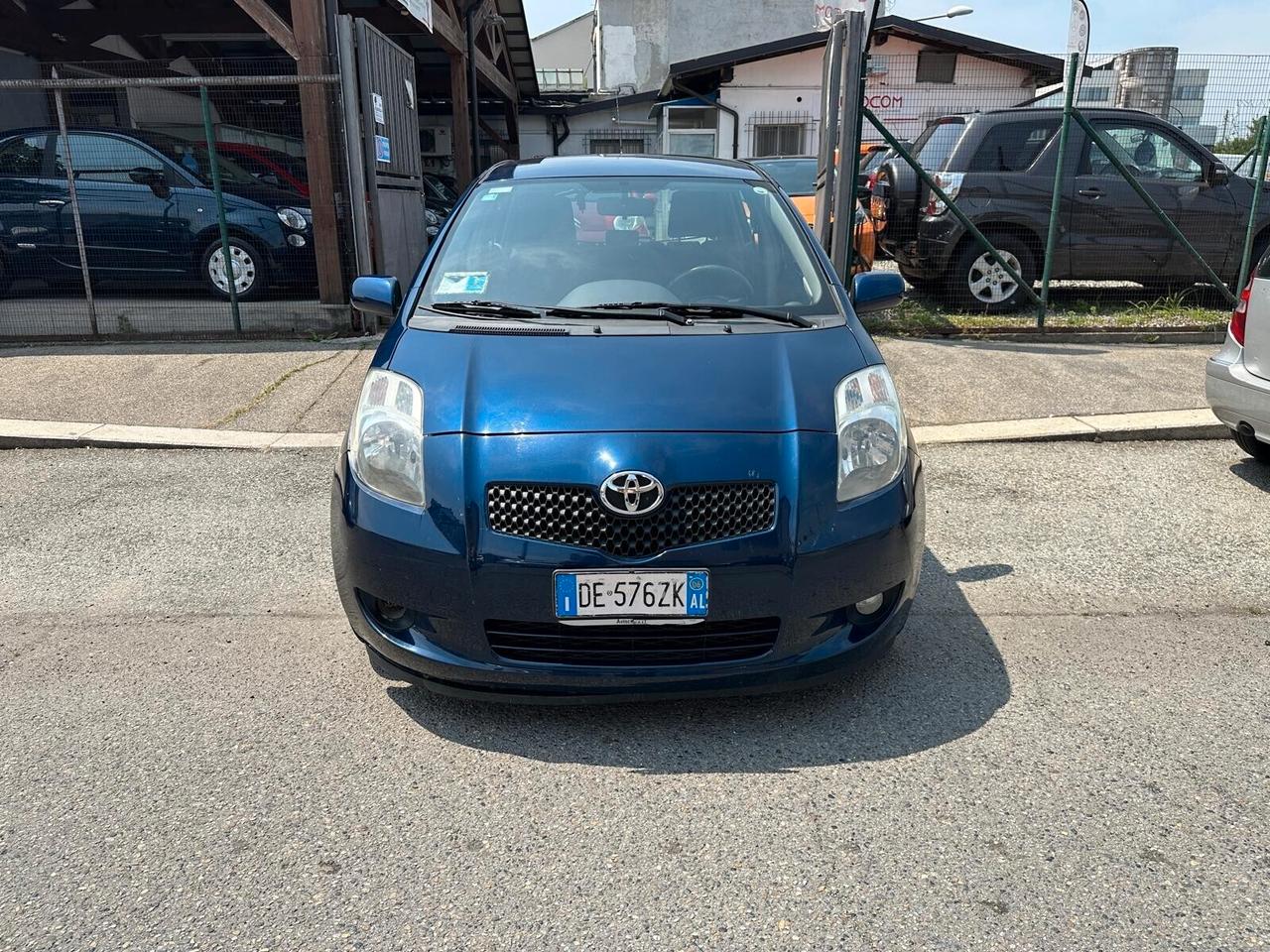 Toyota Yaris 1.0 5 porte