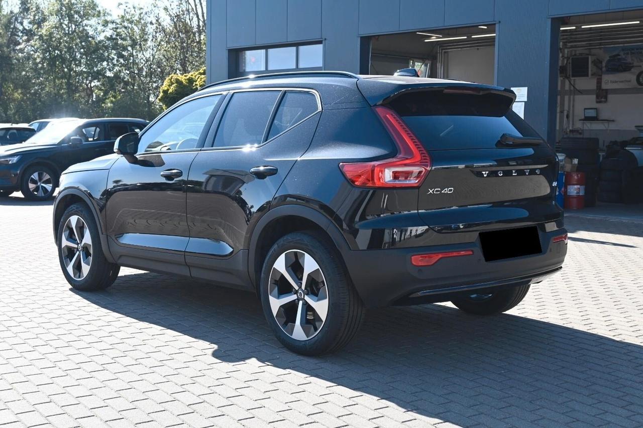 Volvo XC40 B4 automatico Ultra Dark