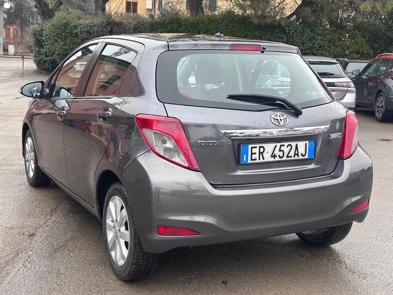 Toyota Yaris 1.0 5 porte Lounge Neopatentati