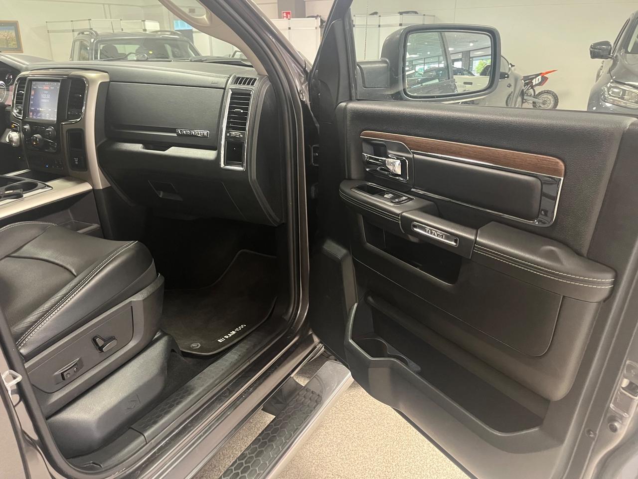 Dodge RAM 1500 5.7 V8 (GPL 200L) LaRamie 401cv at8