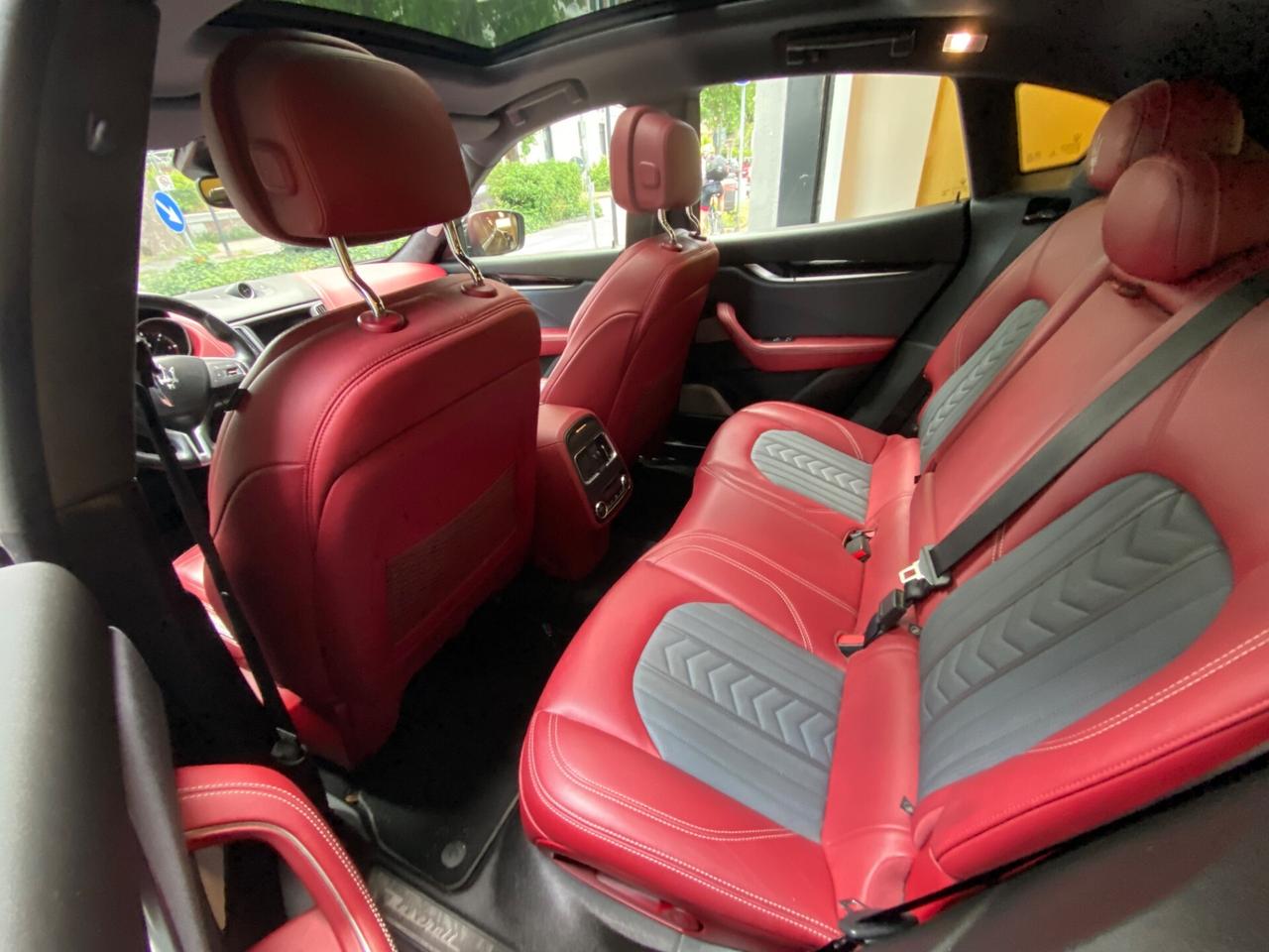 Maserati Levante 3.0 V6 275cv AWD Granlusso AUTO - 99.000KM!!!