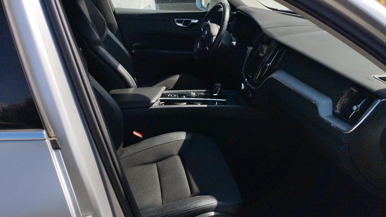 Volvo XC 60 XC60 B4 (d) AWD Geartronic Momentum