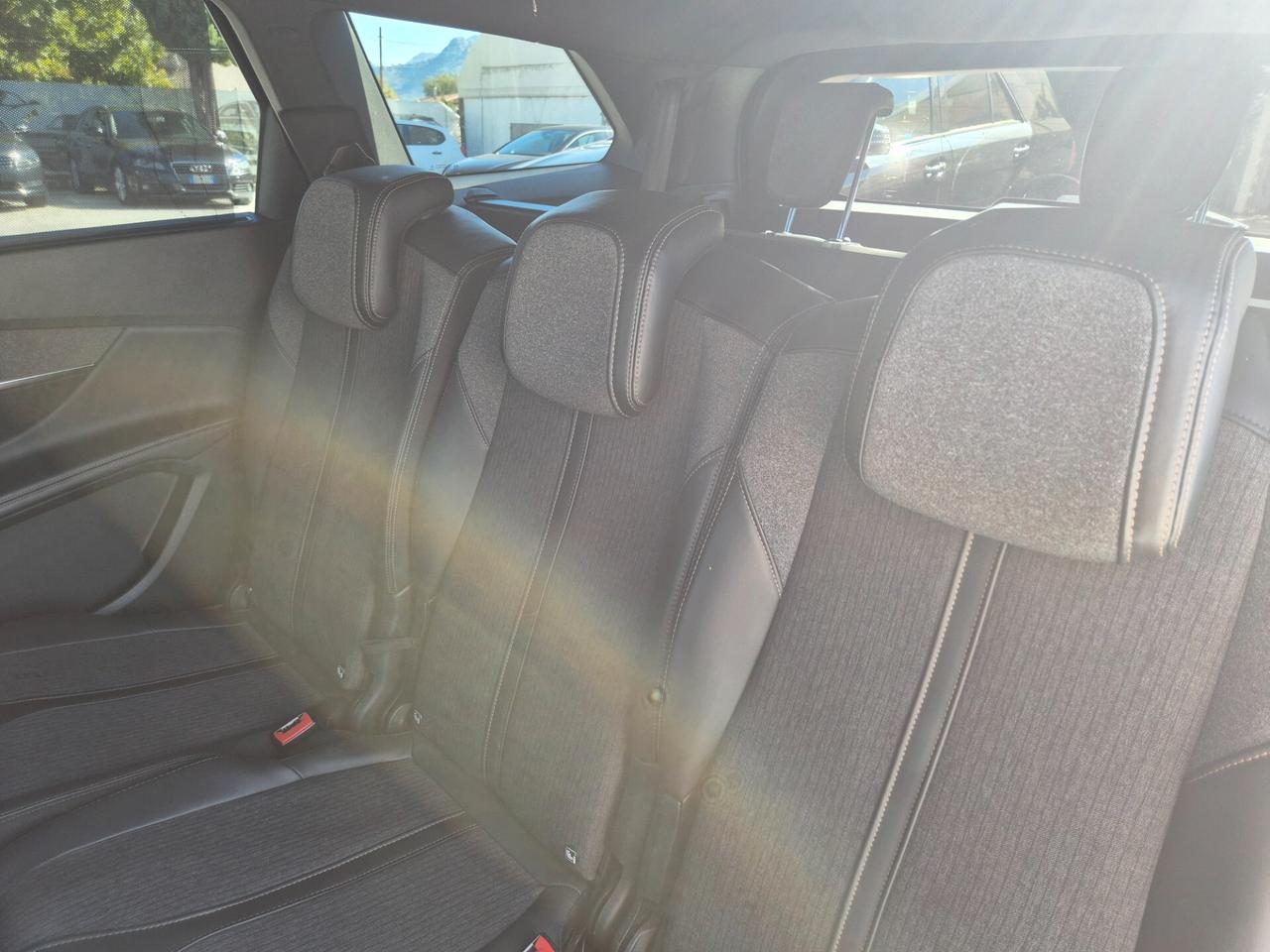 Peugeot 5008 BlueHDi 150 GT Line 7 POSTI