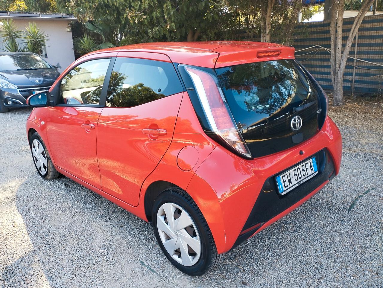 Toyota Aygo 1.0 VVT-i 69 CV 5 porte x-cool