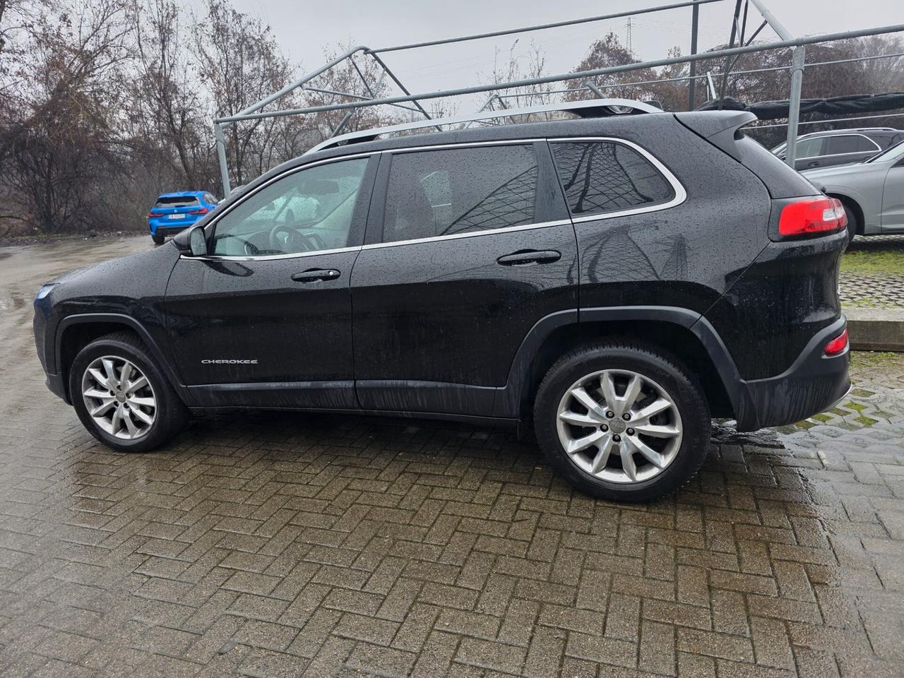 Jeep Cherokee 2.2D 200CV perfetta è garantita 12M