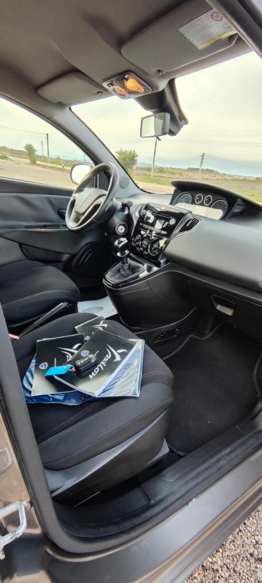 Lancia Ypsilon 0.9 TwinAir 85 CV 5 porte Metano Ecochic Gold