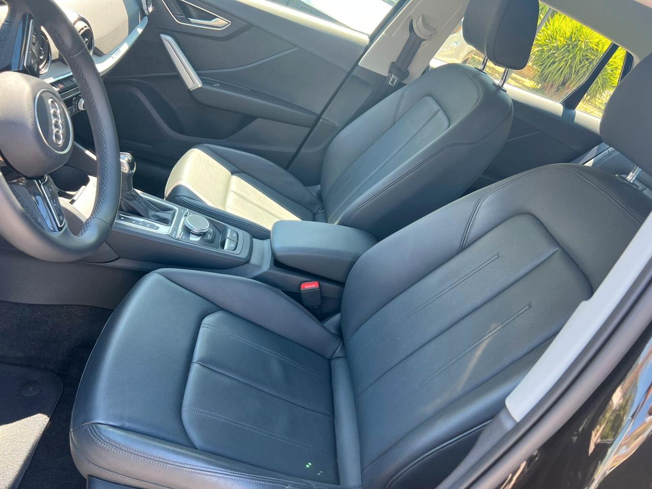 Audi Q2 30 TDI S tronic cockpit navigatore