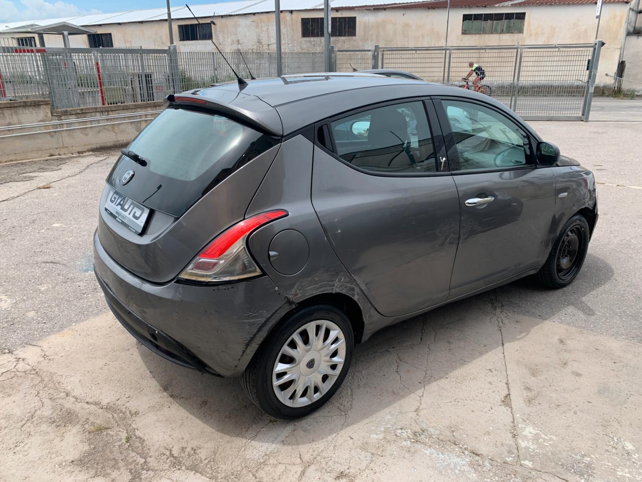 Lancia Ypsilon 1.3 MJT 95CV 5P