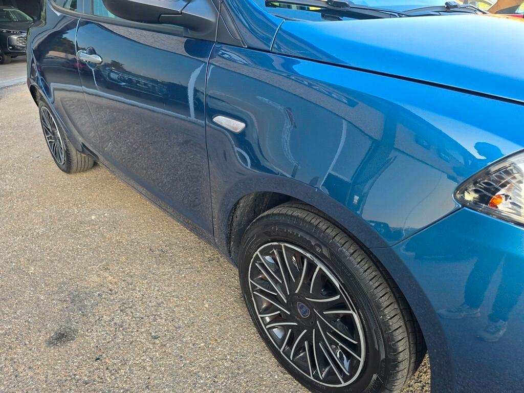 Lancia Ypsilon 1.0 FireFly 5 porte S&S Hybrid Silver Plus