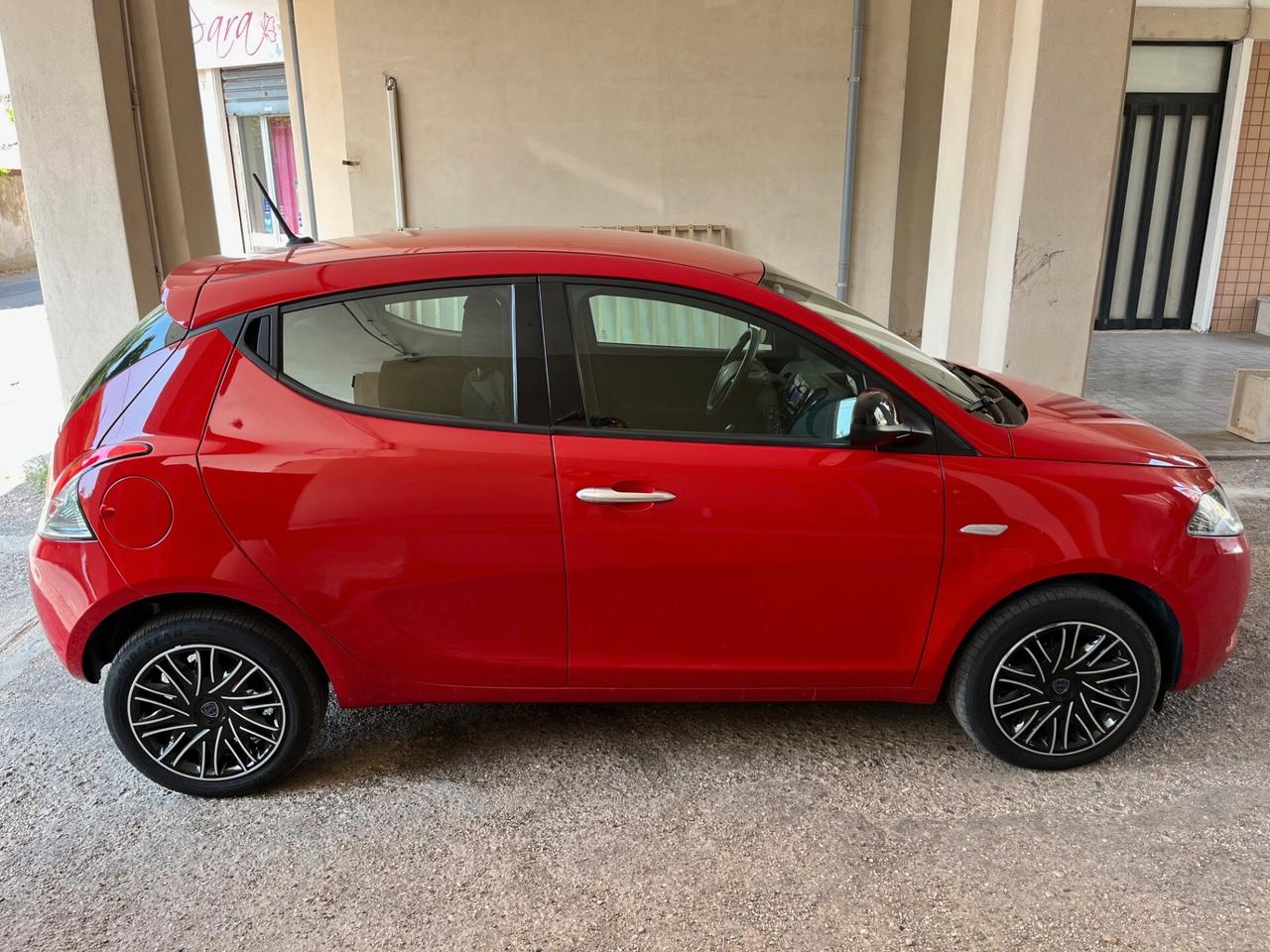Lancia Ypsilon 1.0 FireFly 5 porte S&S Hybrid Silver Plus