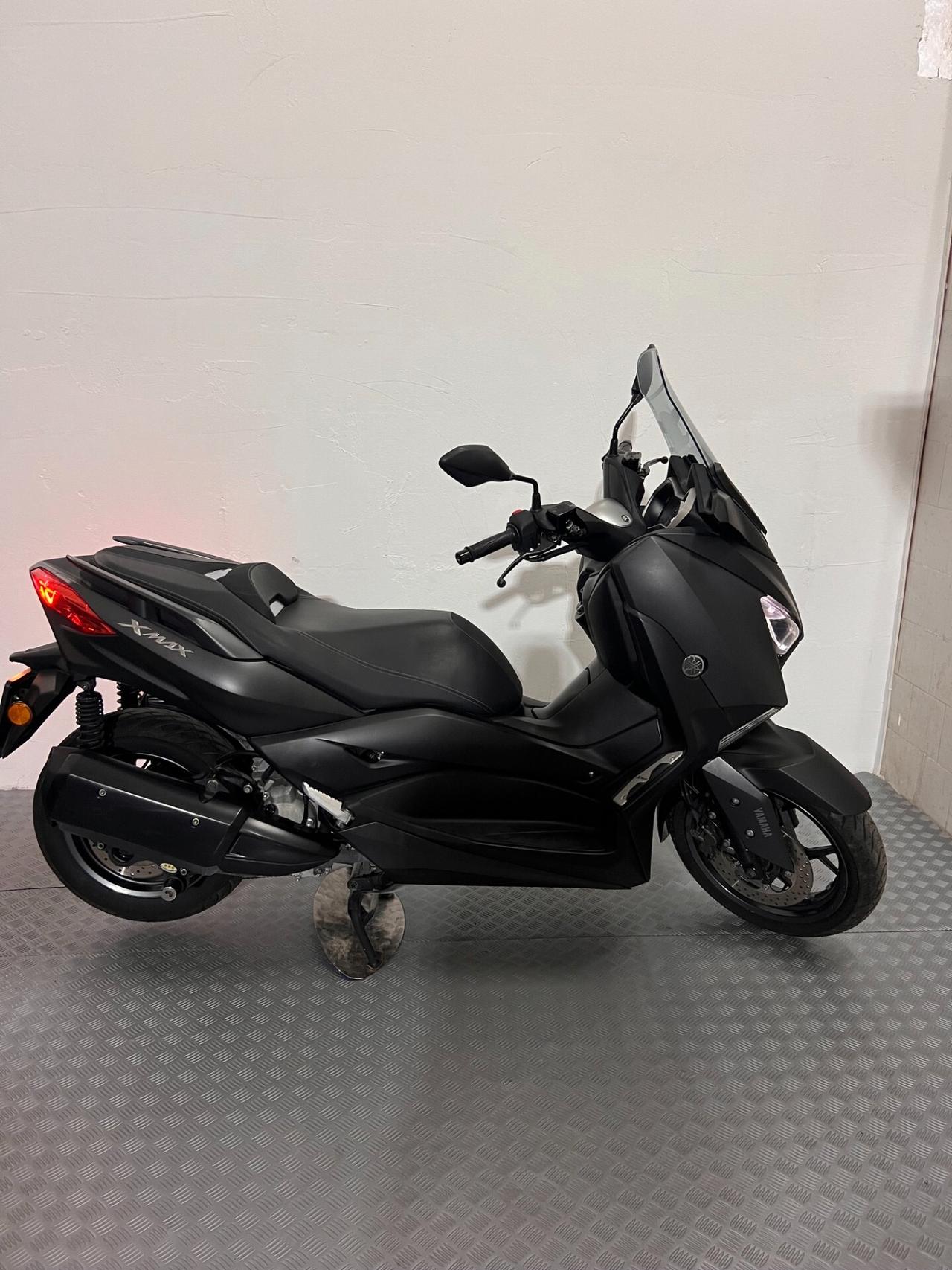 Yamaha X-Max 300