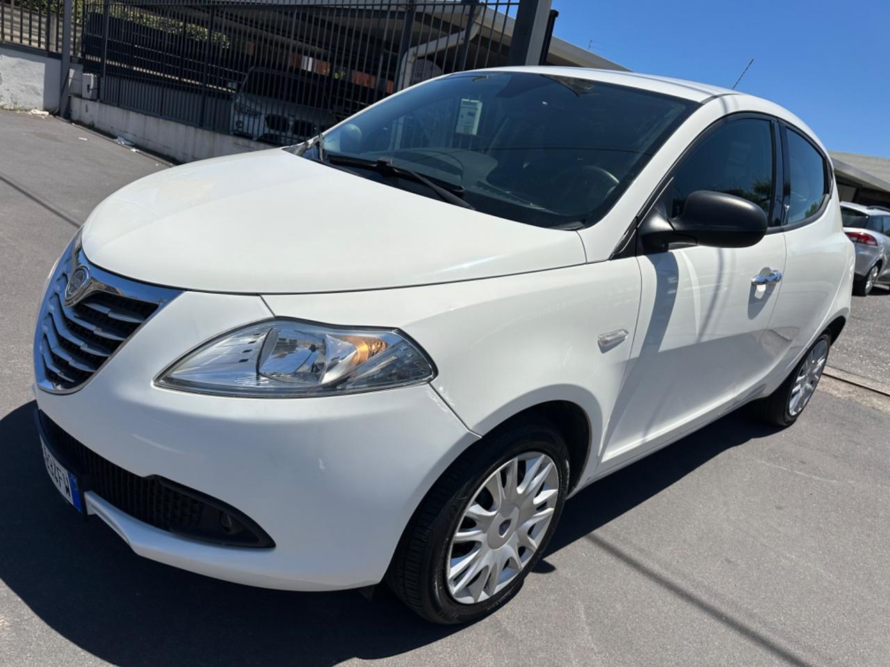 Lancia Ypsilon 1.2 69 CV 5 porte S&S Silver