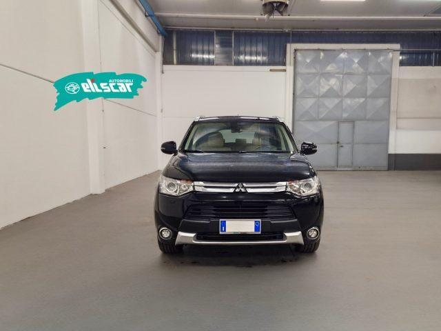 MITSUBISHI Outlander 2.2 DI-D 4WD Instyle 7p.