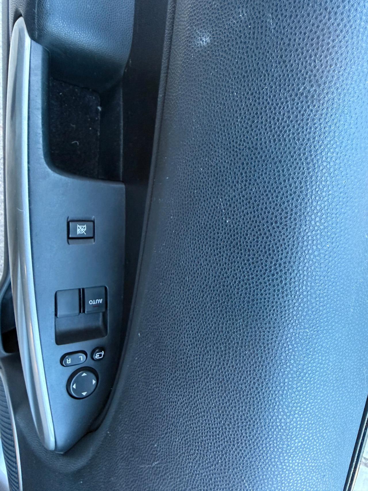 Mazda 2 1.4 play 3 porte ok per neopatentati