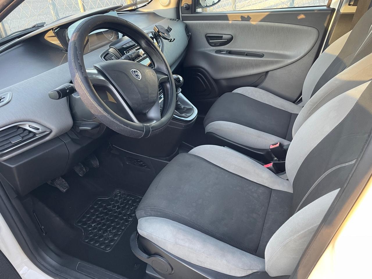 Lancia Ypsilon 1.2 69 CV 5 porte GPL Ecochic Silver