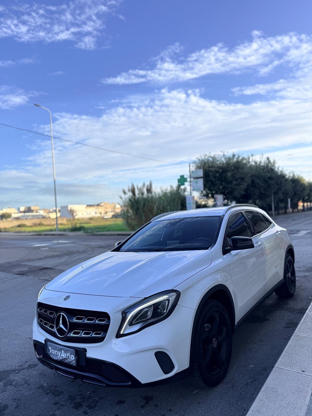 Mercedes-benz GLA 180 d Automatic Premium NAVI,GATORETELECAMERA,INTERNI IN PELLE,BLUETOOTH,ANDROID AUTO