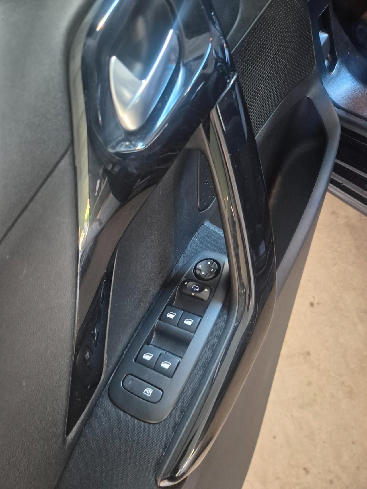 PEUGEOT 208 1.2 ALLURE 2017 E6 NEO PATENTATI