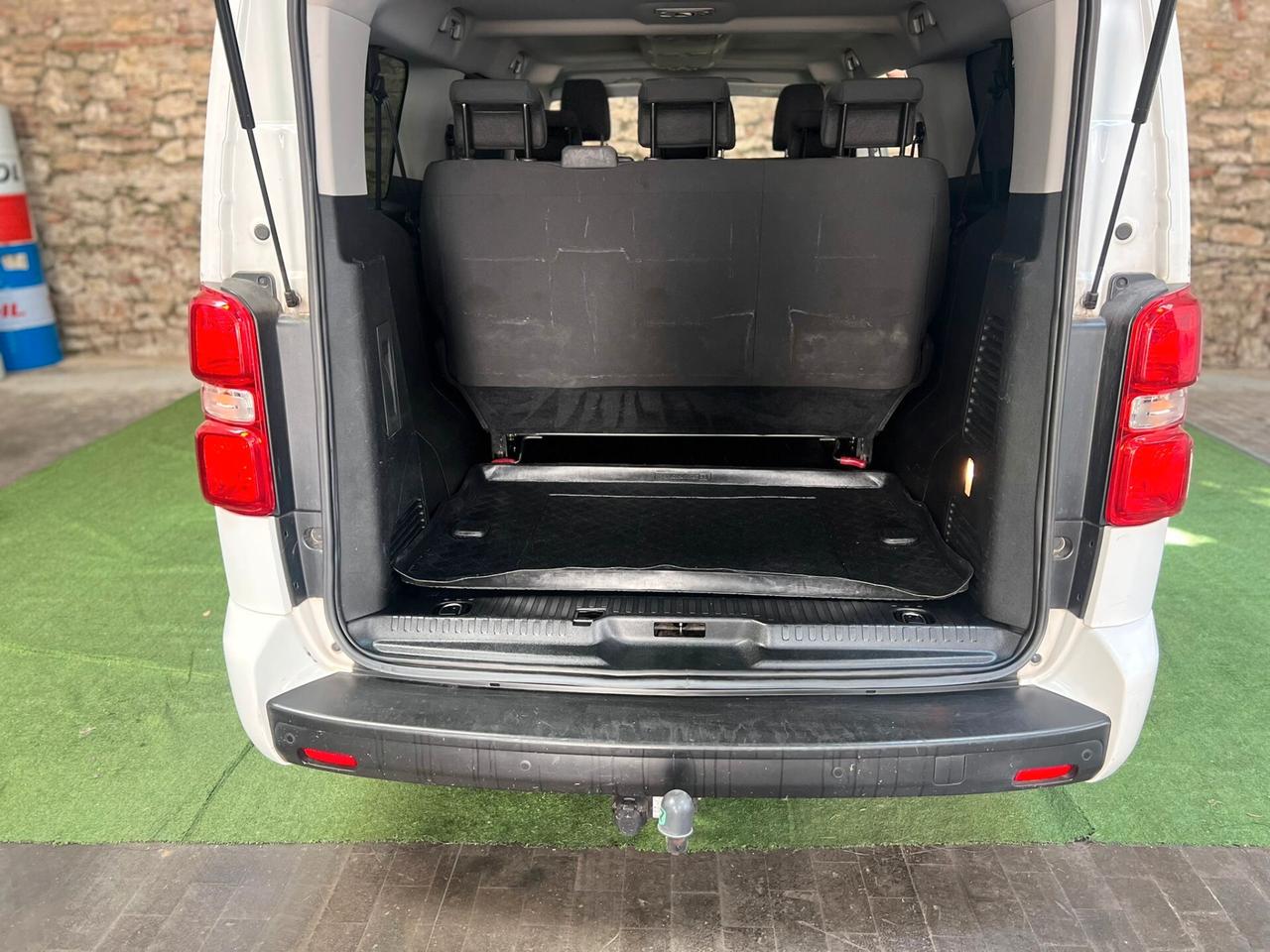 Peugeot Traveller BlueHDi 120 S&S Standard Business