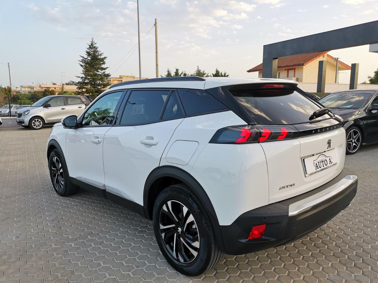 PEUGEOT 2008 BlueHDi 110 S&S Allure
