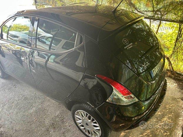 LANCIA Ypsilon 1.2 69 CV 5 porte Gold