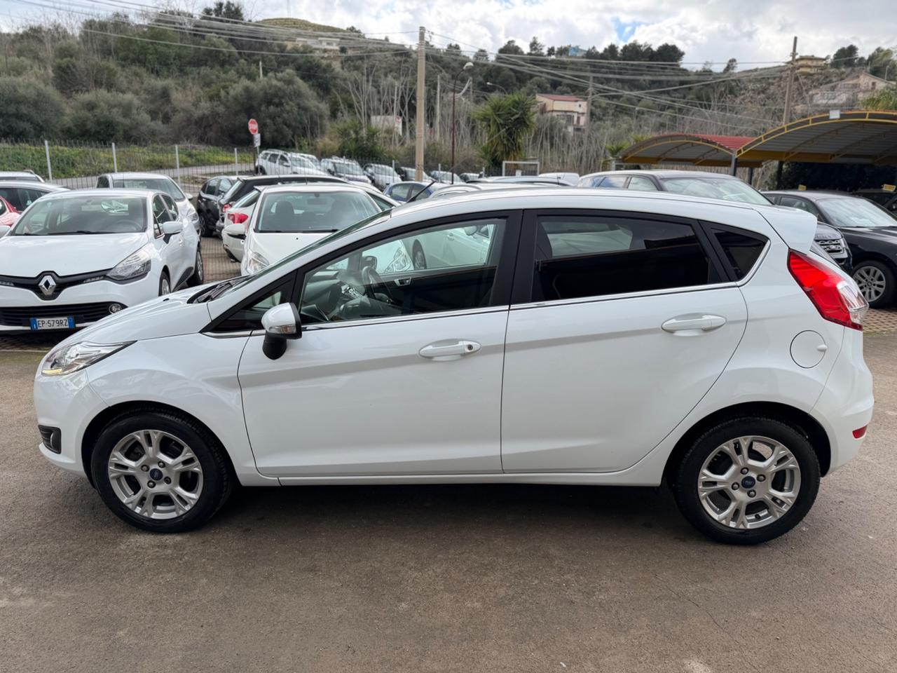 Ford Fiesta Plus 1.4 5 porte Bz.- GPL Km Certificati