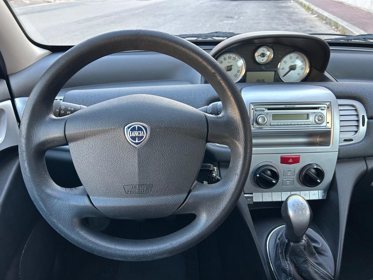 Lancia Ypsilon 1.3 MJT 75 CV Unyca