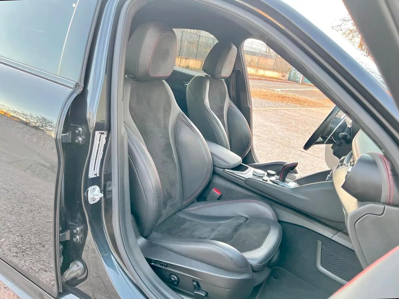 Alfa Romeo Giulia 2.9 T V6 AT8 Quadrifoglio