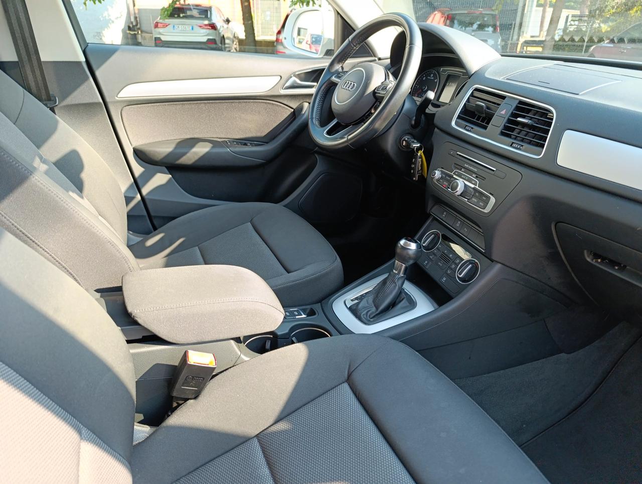 Audi Q3 2.0 tdi Business 120cv s-tronic