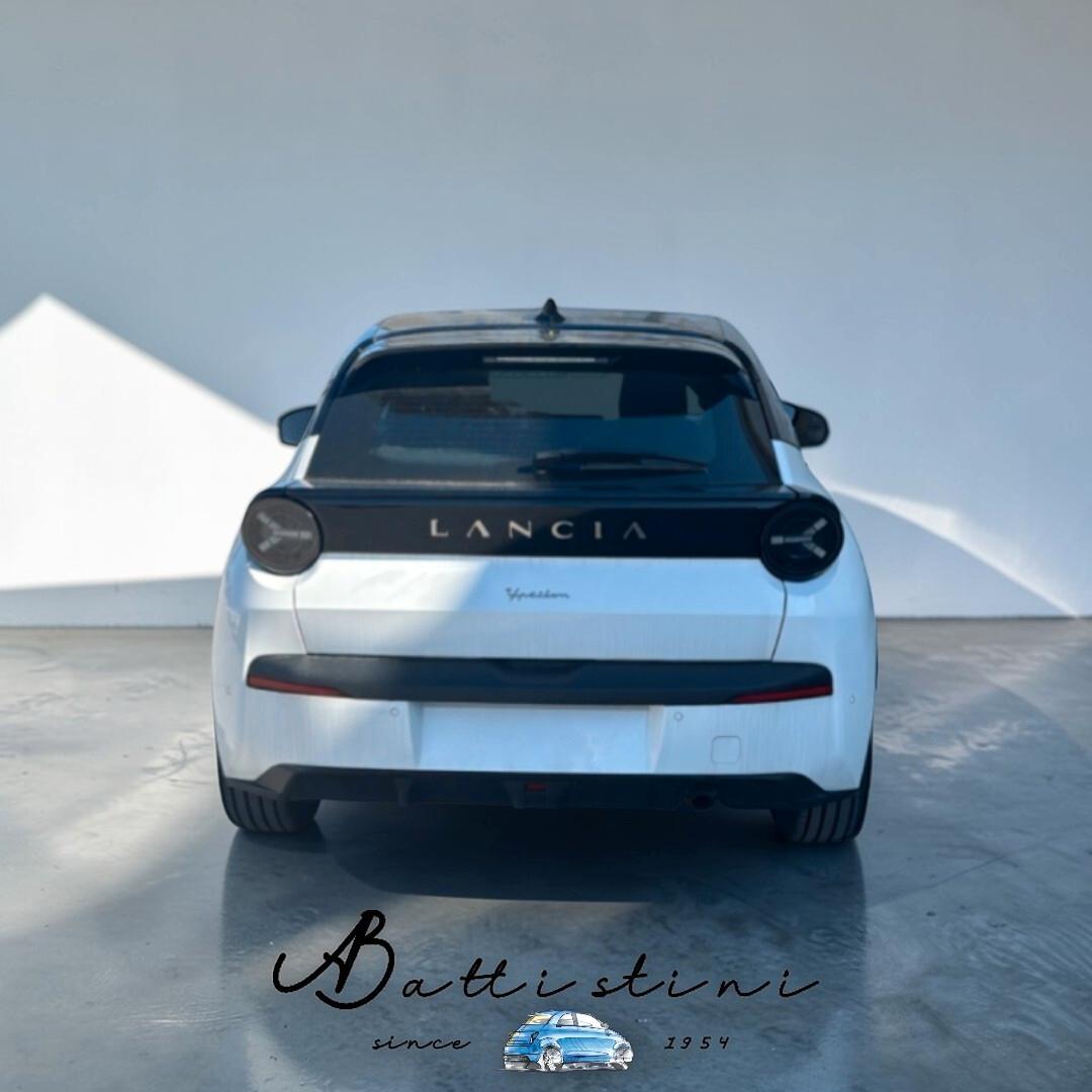 Lancia Ypsilon Hybrid e-DCT