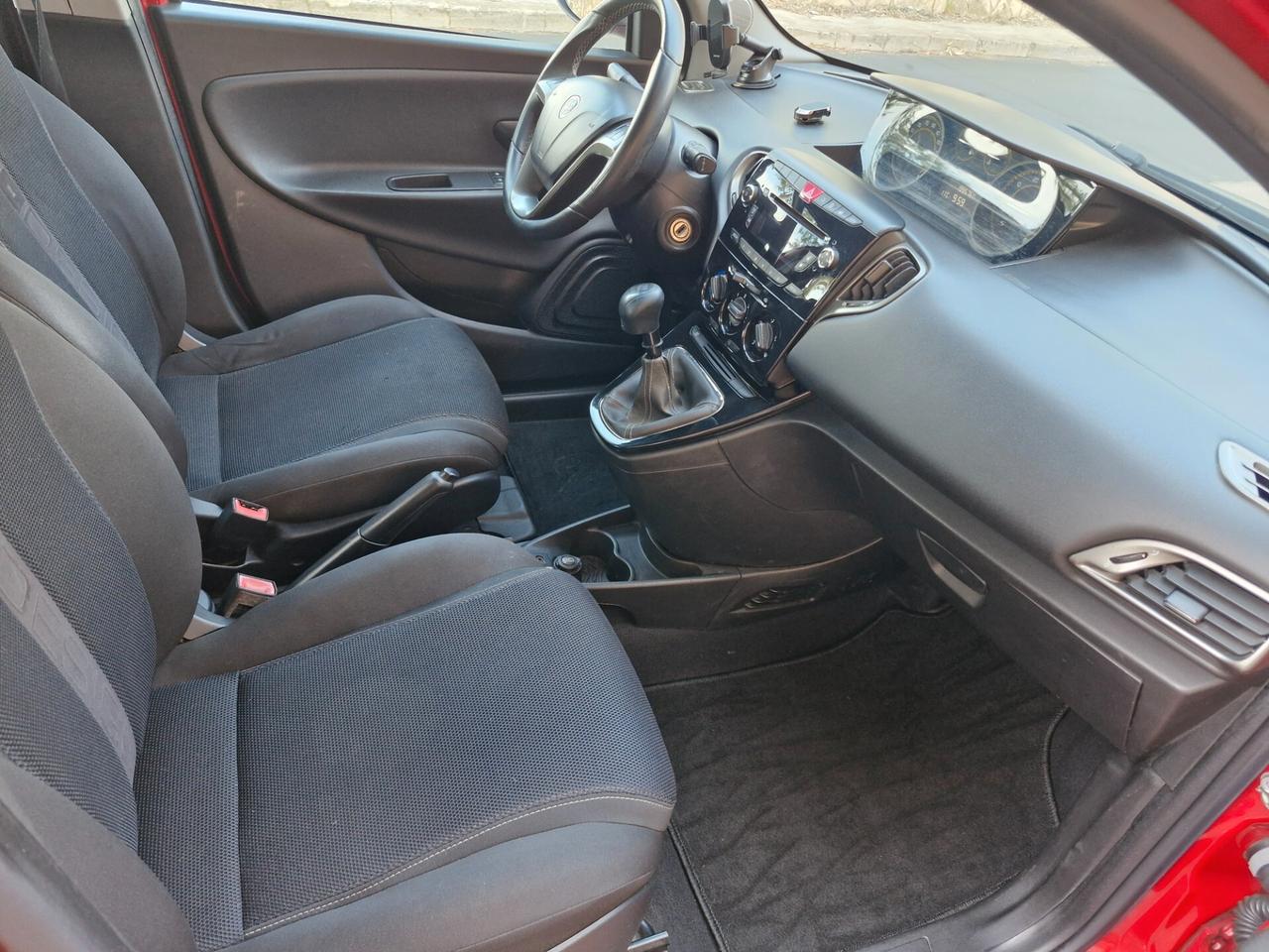 Lancia Ypsilon 1.3 MJT 16V 95 CV 5 porte S&S S Momodesign