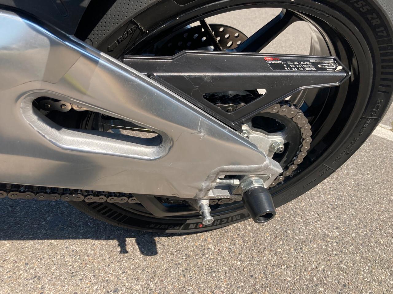 Aprilia Tuono V4 1100 factory accessoriata sospensioni elettroniche