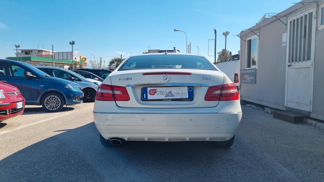 Mercedes-benz E 220 CDI Coupé BlueEFFICIENCY