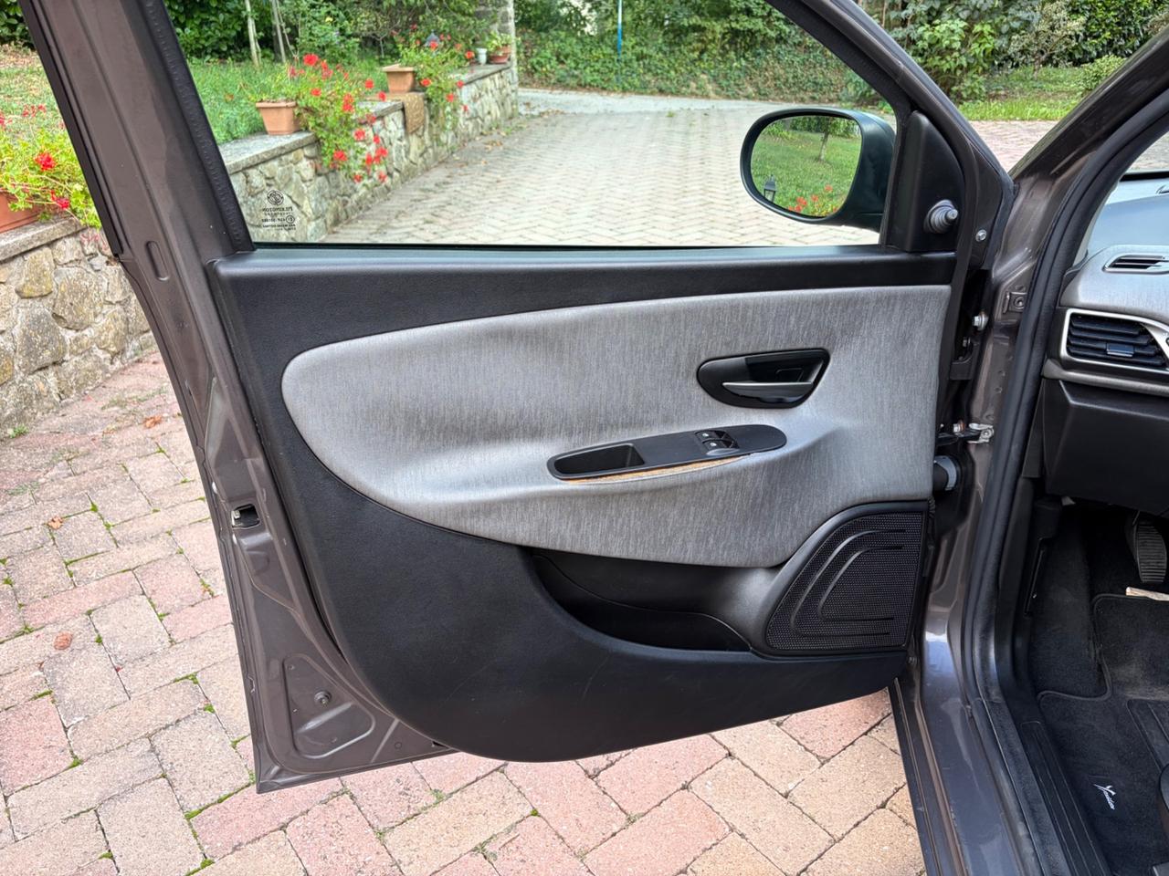 Lancia Ypsilon 1.2 69 CV 5 porte GPL Ecochic Gold