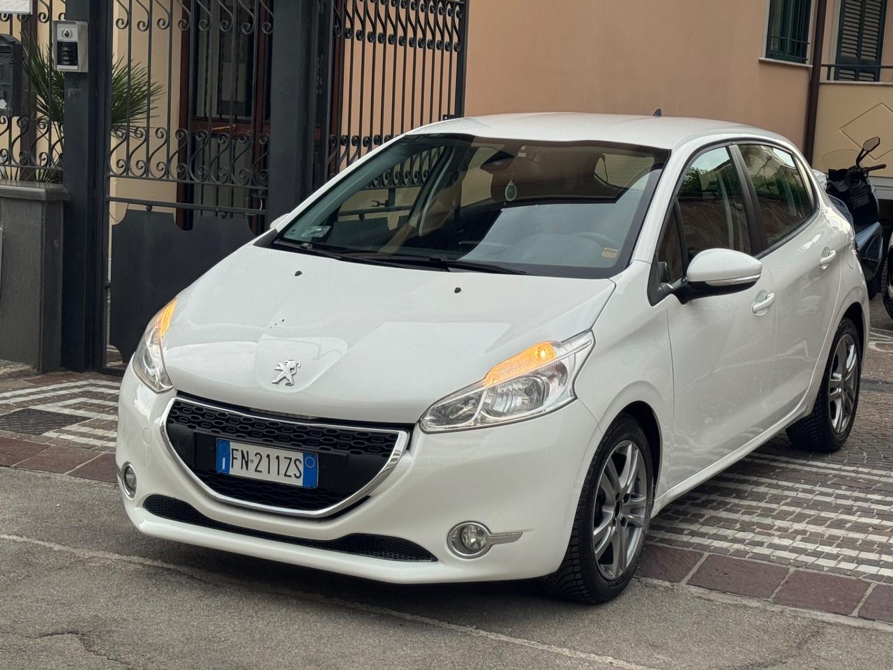 Peugeot 208 1.6 e-HDi 92 CV Stop&Start 5 porte Allure