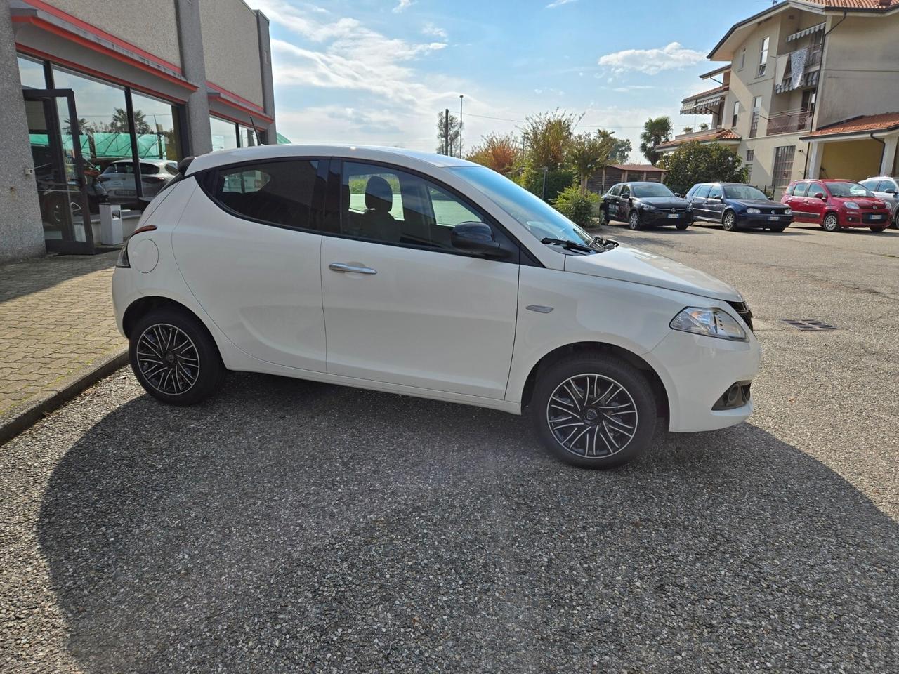 Lancia Ypsilon 1.0 FireFly 5 porte S&S Hybrid