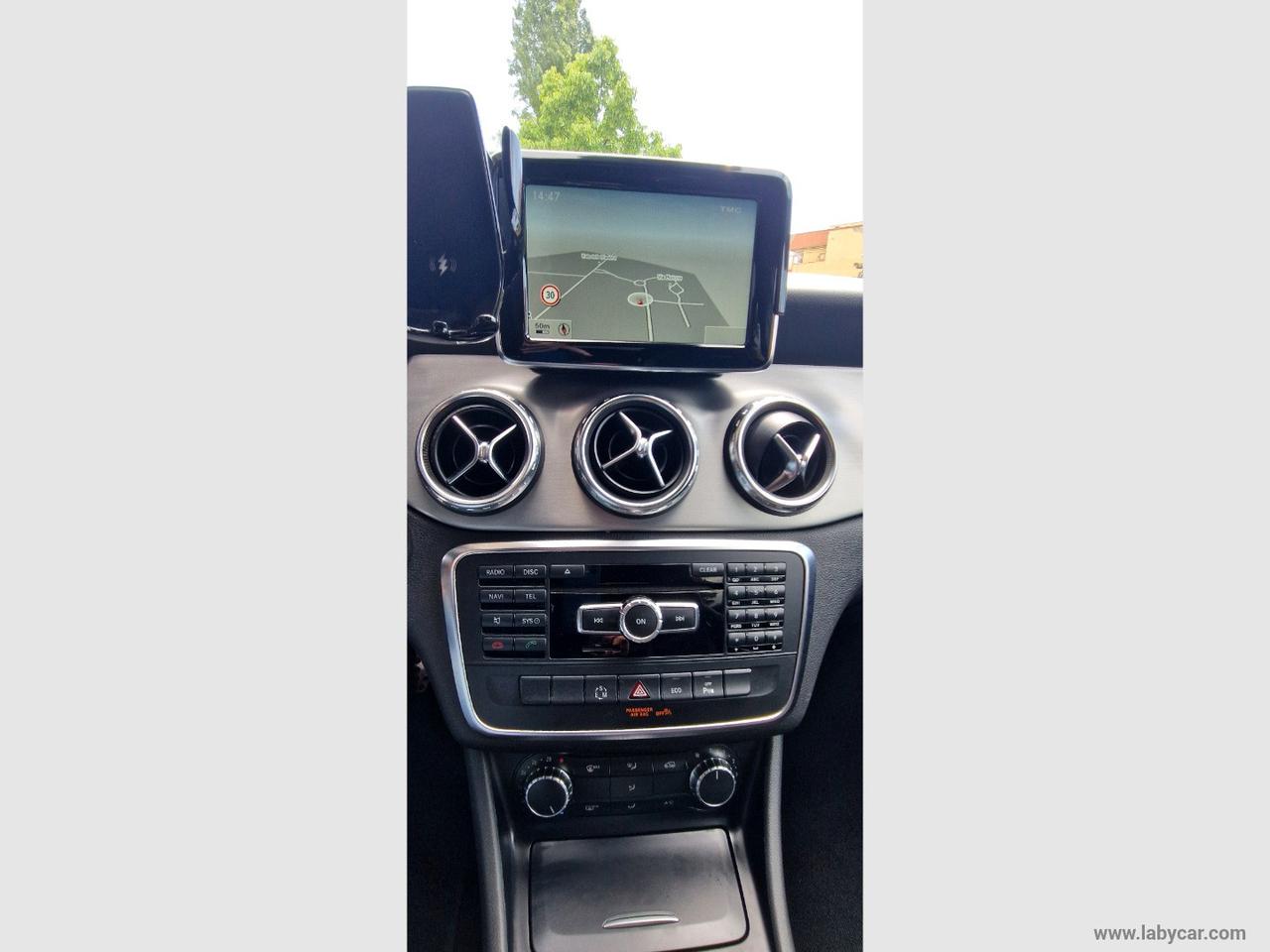 MERCEDES-BENZ GLA 200 CDI Automatic Premium AMG NIGHT