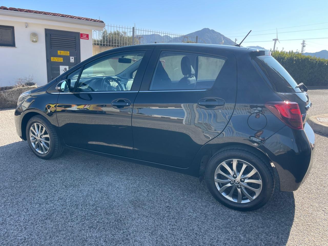 Toyota Yaris 1.0 5 porte Active my16"