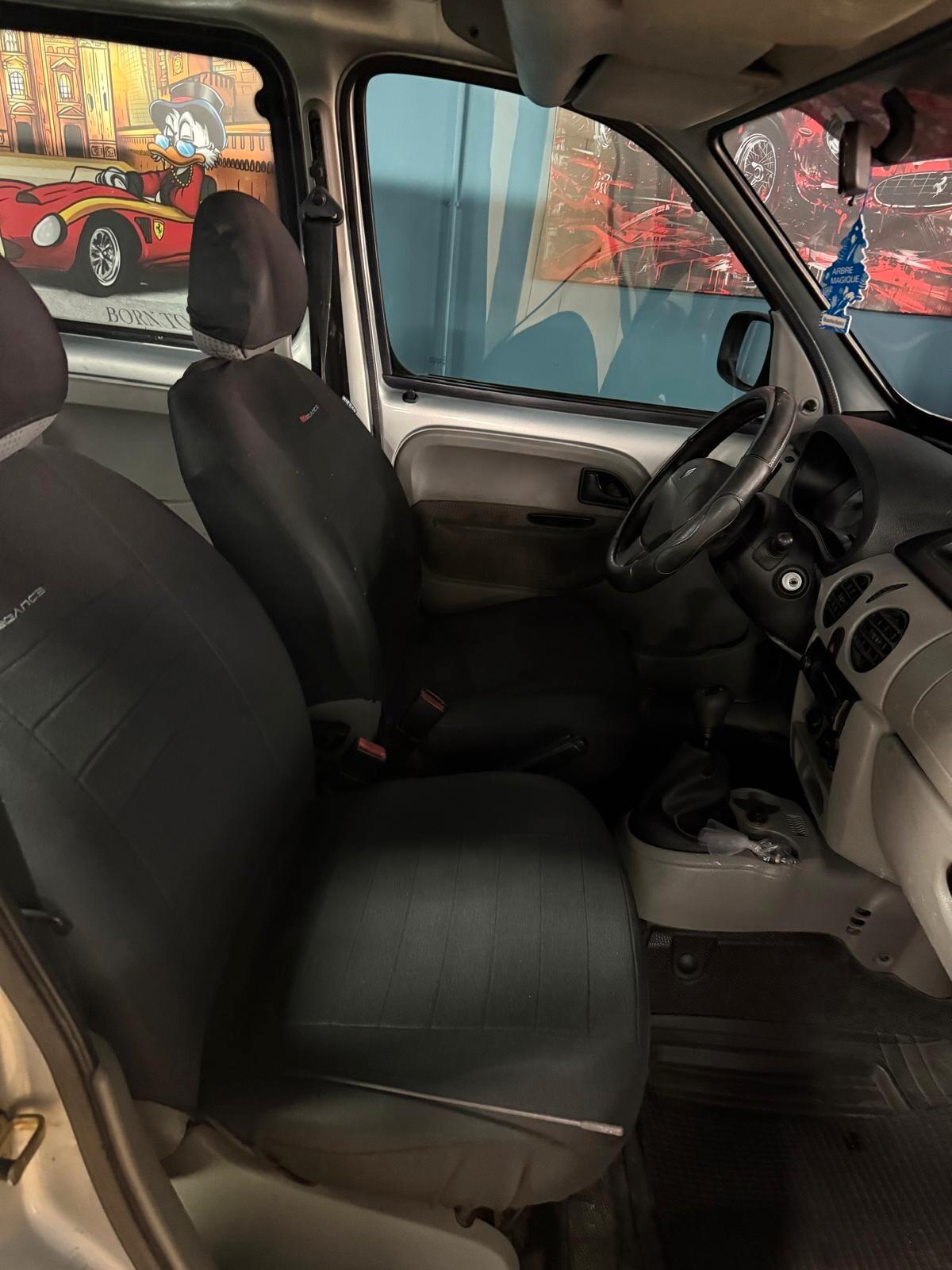 KANGOO BENZINA! ENTRA DENTRO MILANO