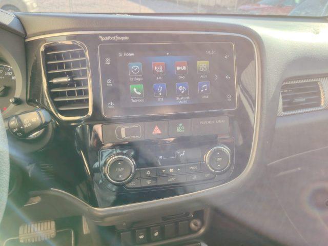 MITSUBISHI Outlander 2.2 DI-D 4WD Instyle Plus SDA 7 posti AUTOMATICO