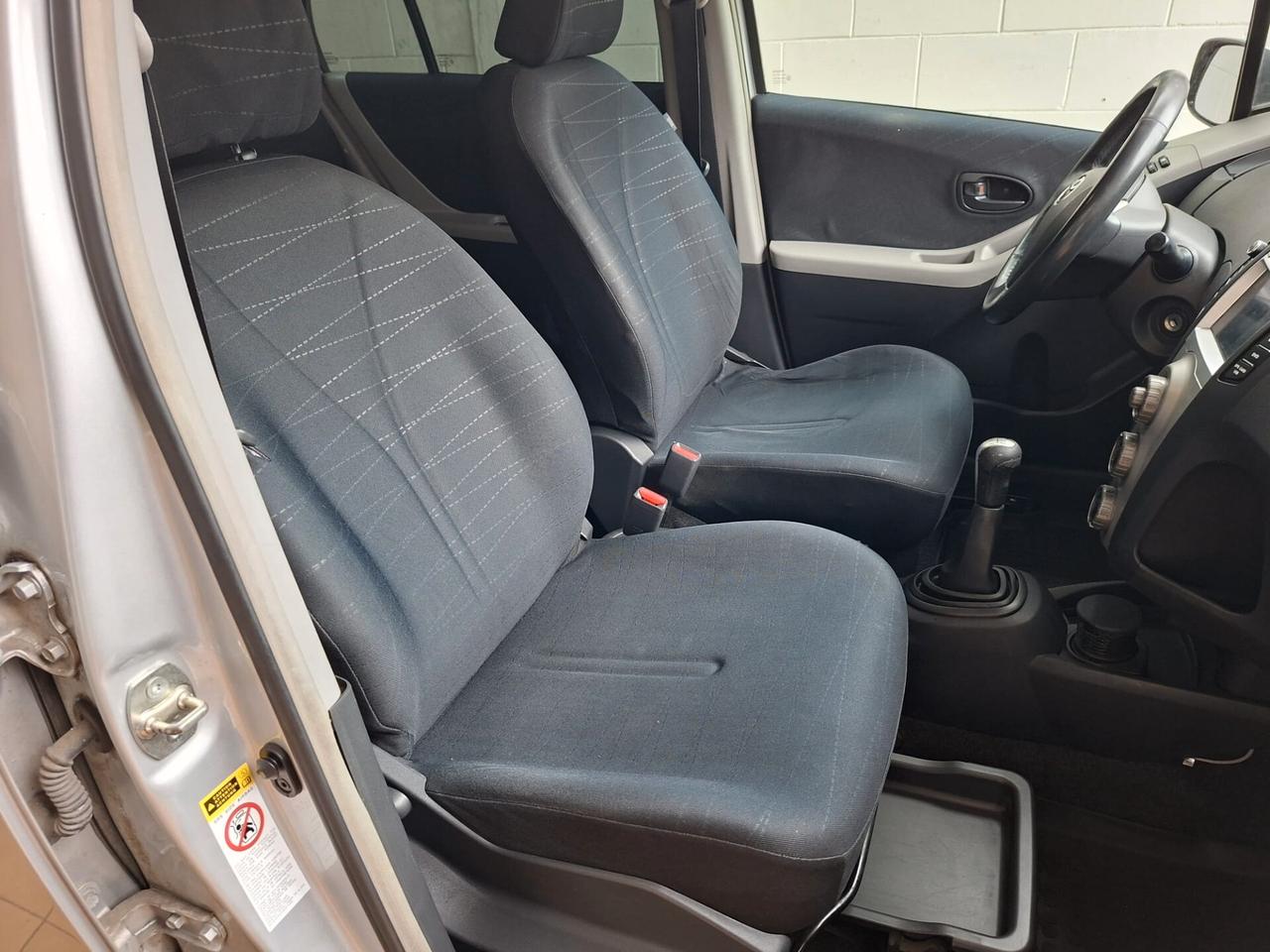 Toyota Yaris 5p 1.0 Sol, navi, telecamera, bluetooth.