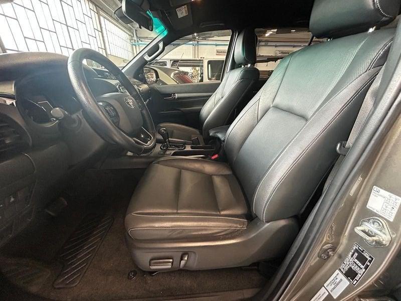 Toyota Hilux Hilux 2.8 D A/T 4WD 4 porte Double Cab Invincible