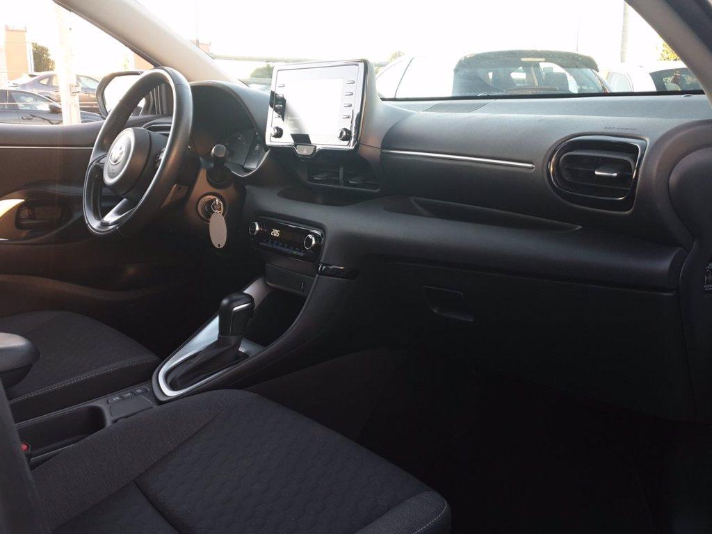 TOYOTA Yaris 1.5h active del 2023