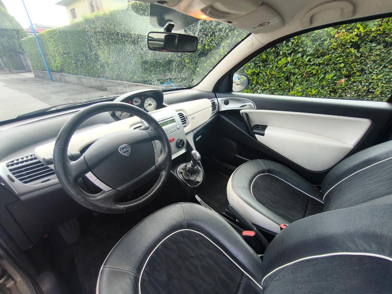 LANCIA YPSILON 1,2 BENZ- KM 110000-OK NEOPATENTATI