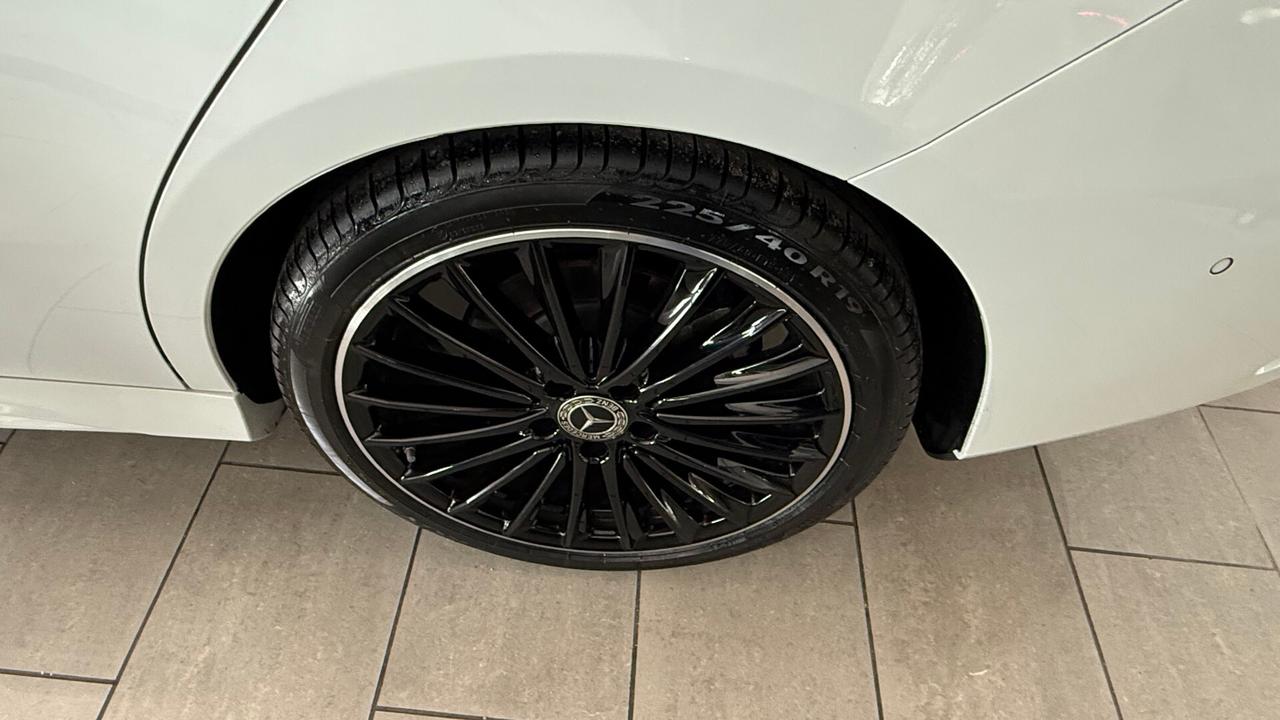 MERCEDES CLA 200 D PREMIUM AMG TETTO