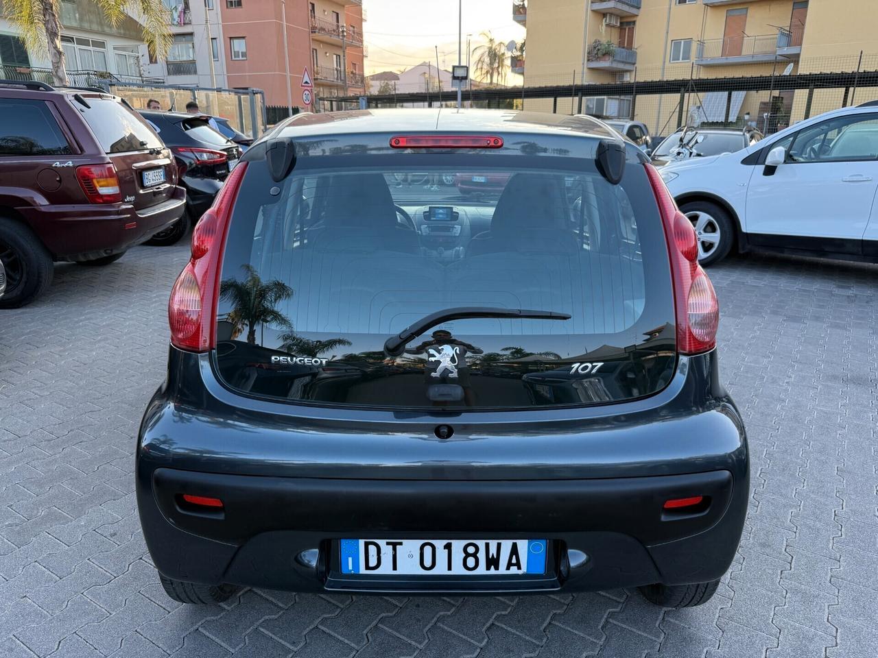 Peugeot 107 1.0 68CV 5p. Sweet Years - 2010