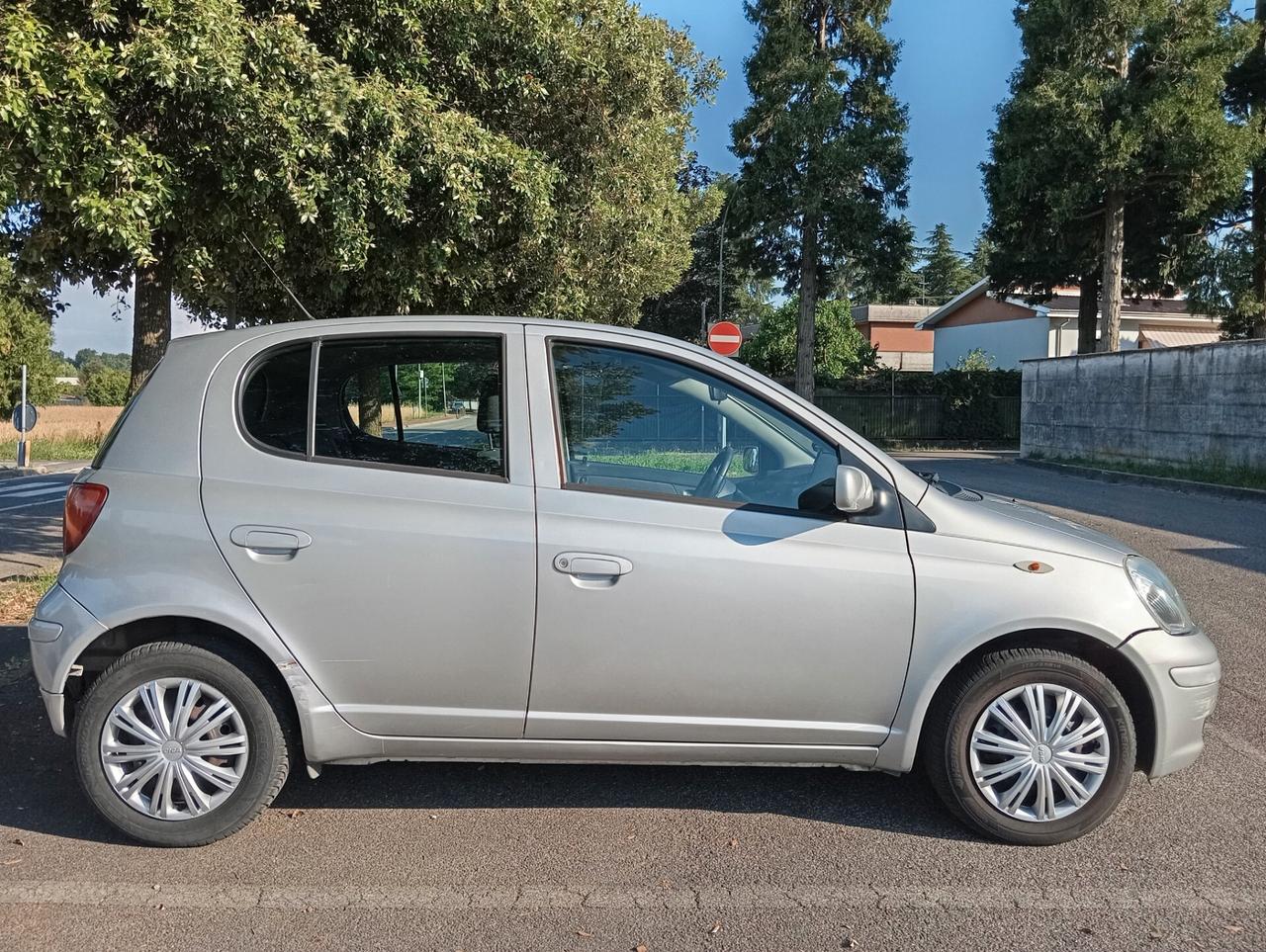 Toyota Yaris 1.0i 16V cat 5 porte Neopatentati