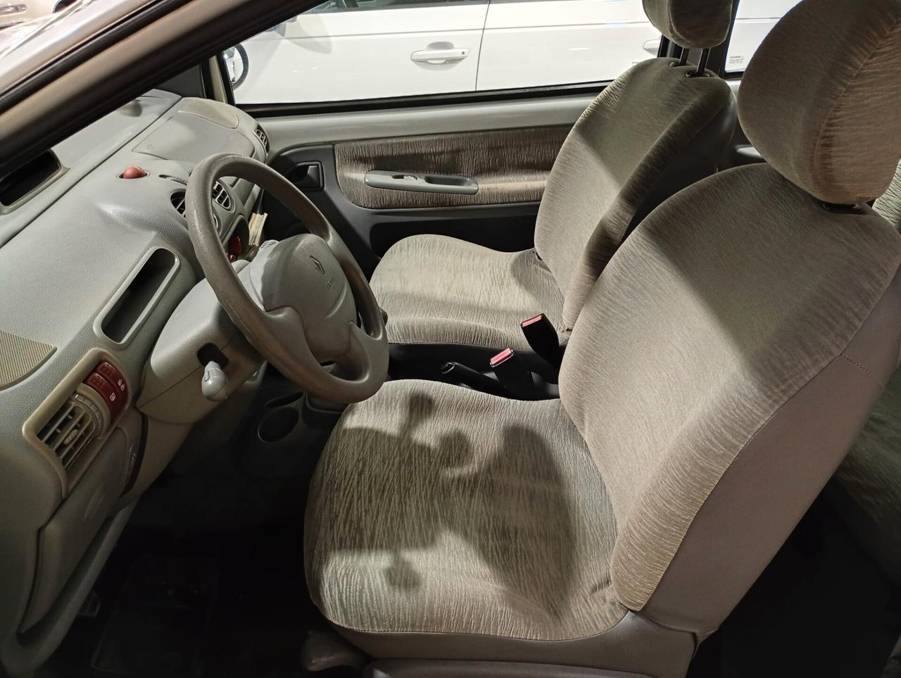 Renault Twingo 1.2i cat Ice